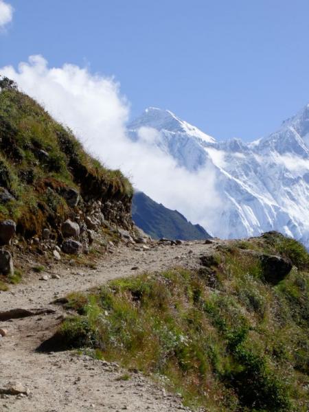 The track leading to Everest-800